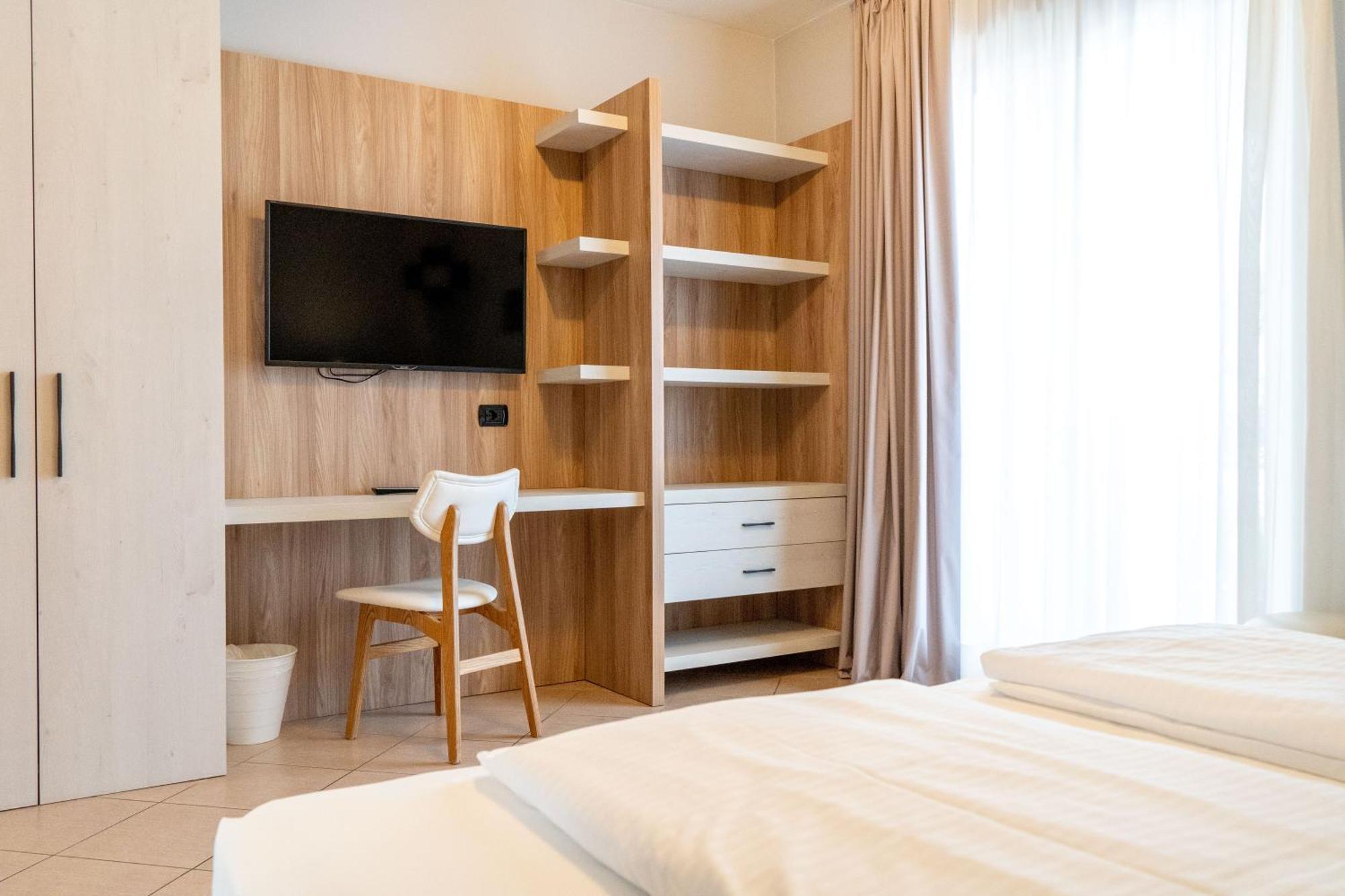 Hatelier Garda Home by Enjoy Garda Hotel Peschiera del Garda Dış mekan fotoğraf